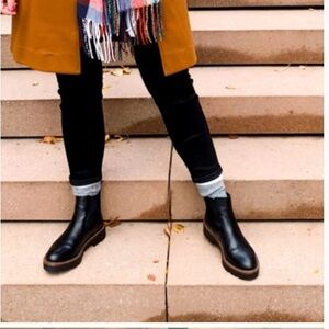 Caslon Miller Water Resistant Black leather Chelsea Boots. Size 5.5